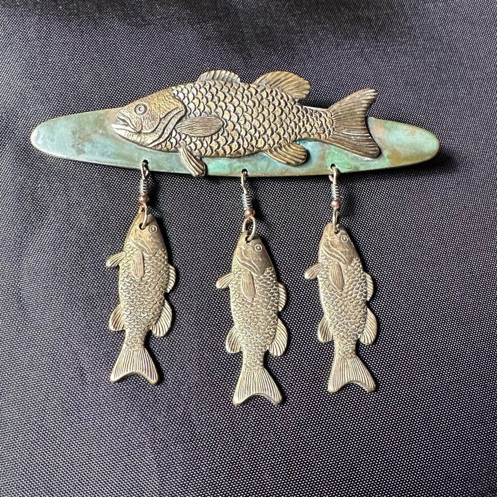 Vintage Brass and Verdi Gris Fisherman’s Hat Pin Badge Brooch - Picture 4 of 10